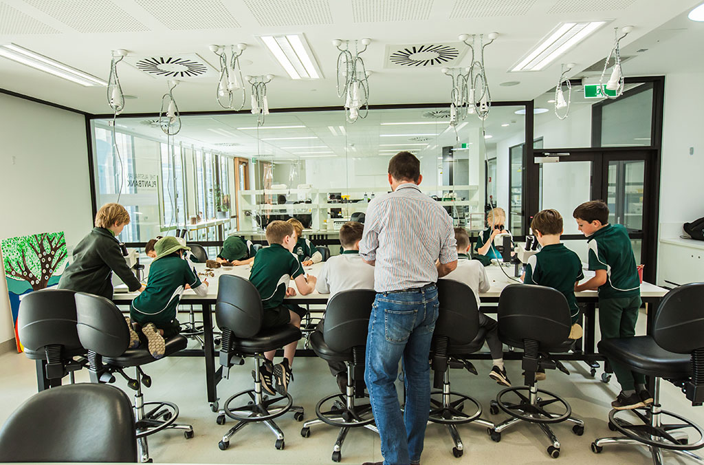 School group working in the Persoonia Lab