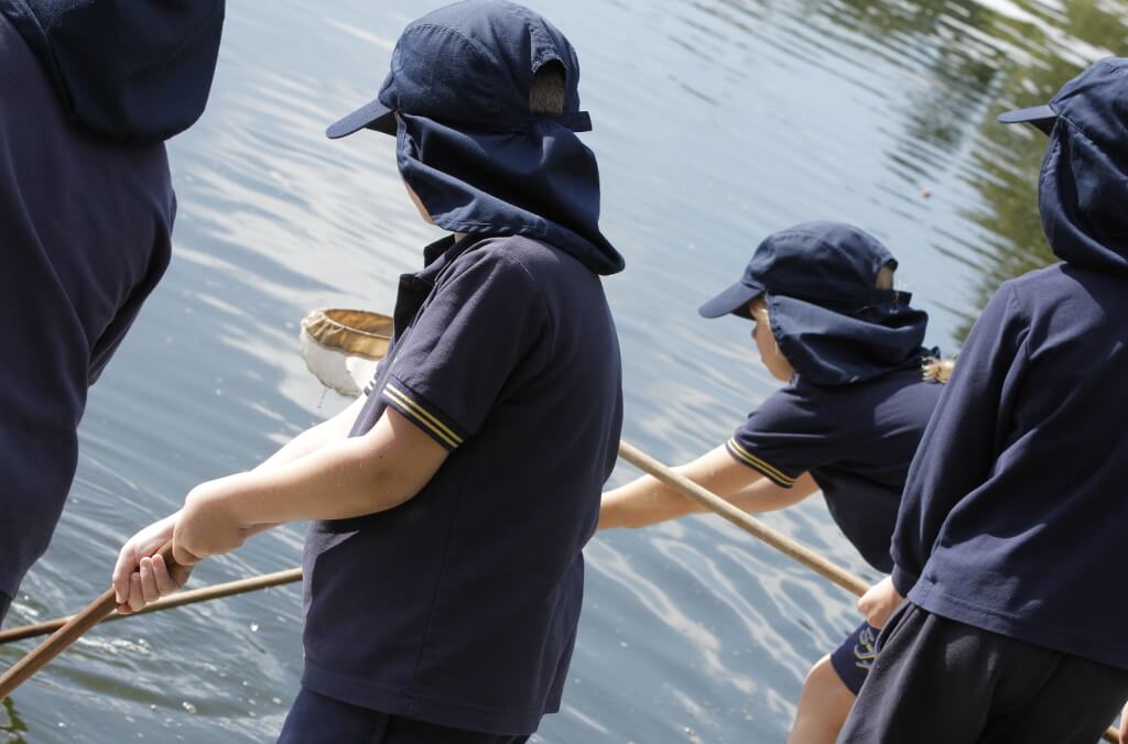 water play kids fishing 