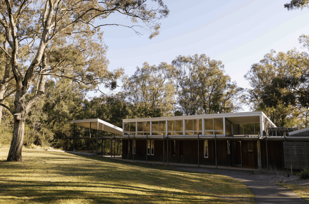 A wooden panelled building in a Botanic Garden